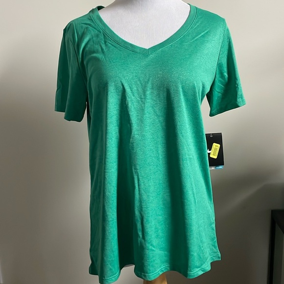Nike Tops - New women’s Nike dri-fit top. Size large